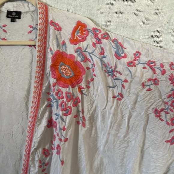 🌈 Embroidered Kimono - Picture 2 of 5
